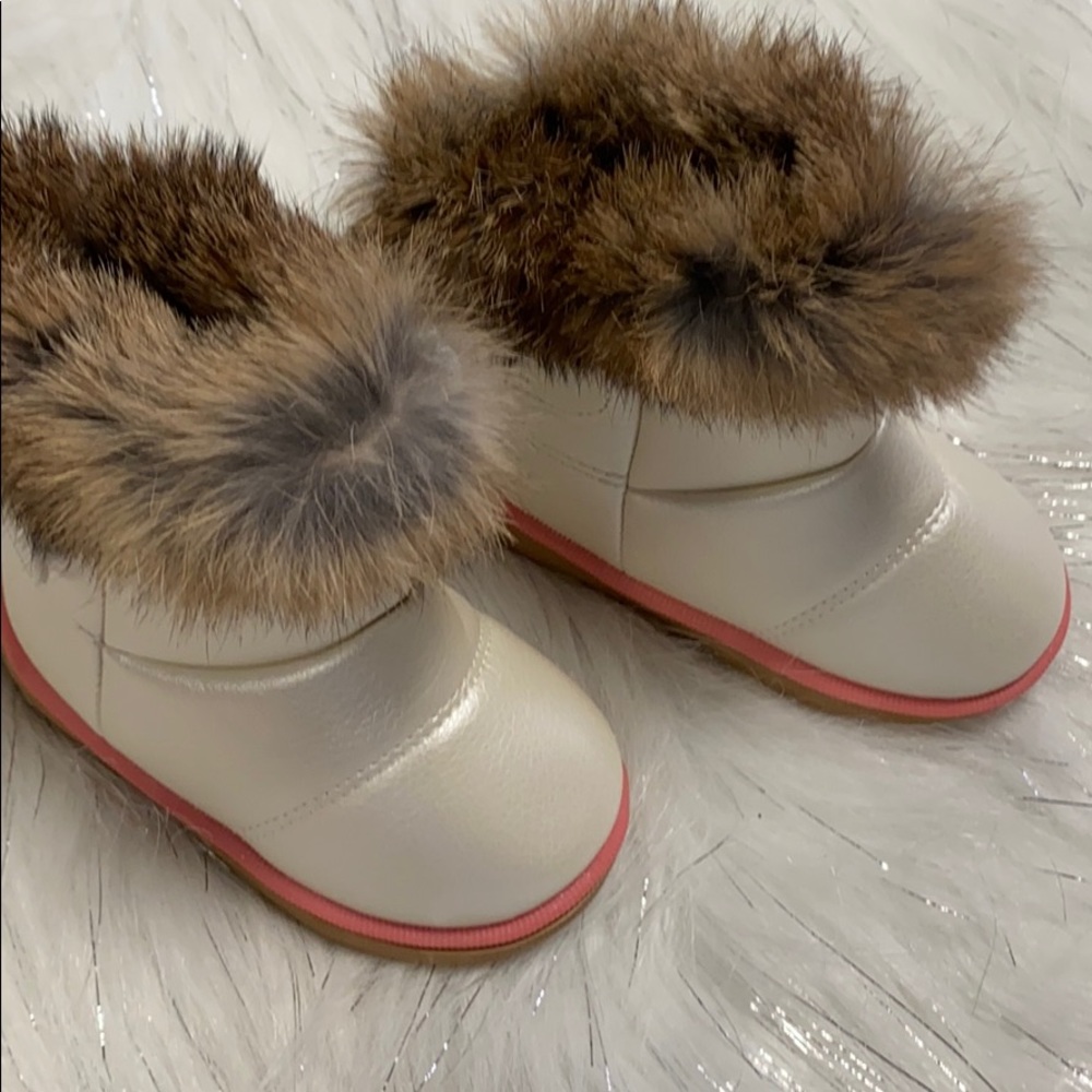 Beautiful fur girls white snow boots